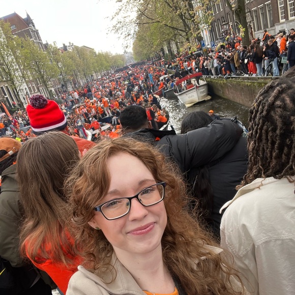 Meet your Posher, Julie - Picture 1 of 1